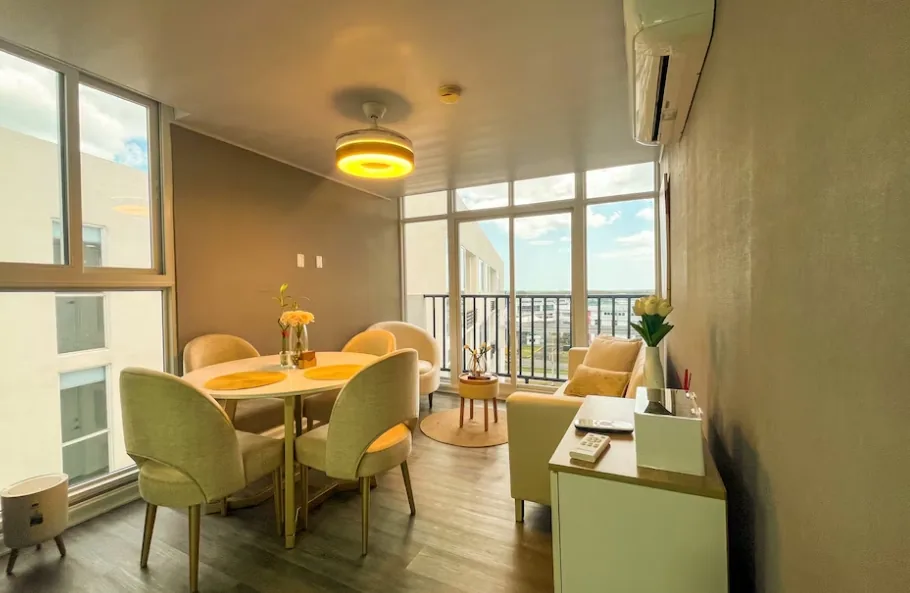 Dining and living area with balcony view, apartment near Tocumen Airport