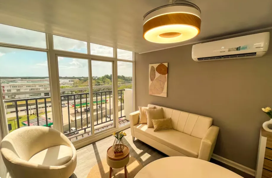 Living room with direct airport view, Tocumen Panama airbnb